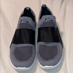 Brand new Men’s Lululemon Laceless Shoes